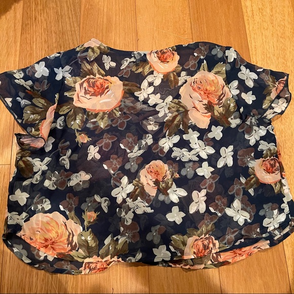 Show Me Your Mumu Silky Floral Top Size Large - Picture 4 of 4